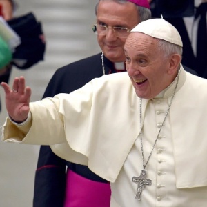 No discurso, o papa também comentou sobre os desafios de educar os filhos
